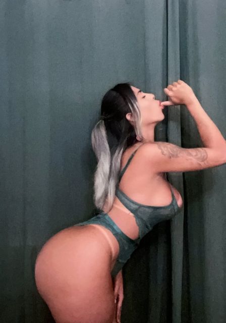 Paulynha Landower Homem também brinca de boneca Faço webcam e vendo conteúdos