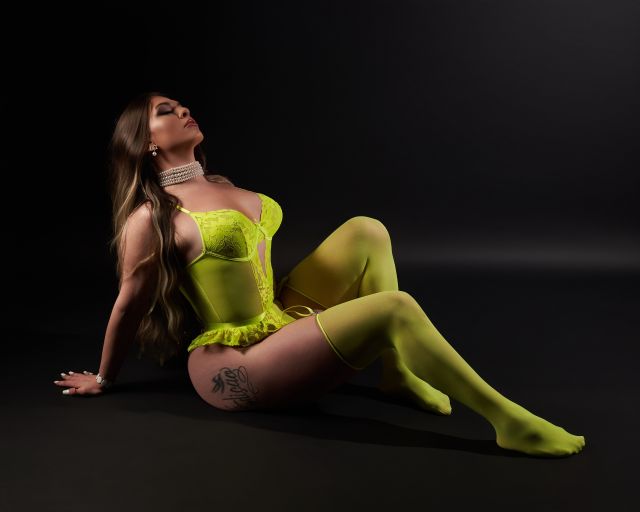 Manu Martiolli Feminina Sexy Estilo Namorada Meiga Tatuada Piercing Cheirosa Pele macia Gostosa Muito Leite faço deslocação