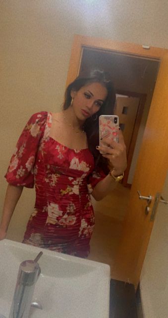 Angel Safadinha uma bela trans morena, pele bronzeada, cabelos castanhos longos e iluminados, pele macia como seda